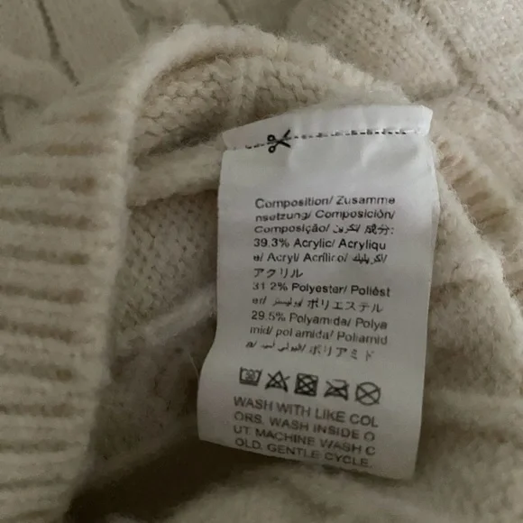 Classic And Quirky Minimalist Cream Cable Knit Crew neck Sweater Size M - Picture 4 of 4